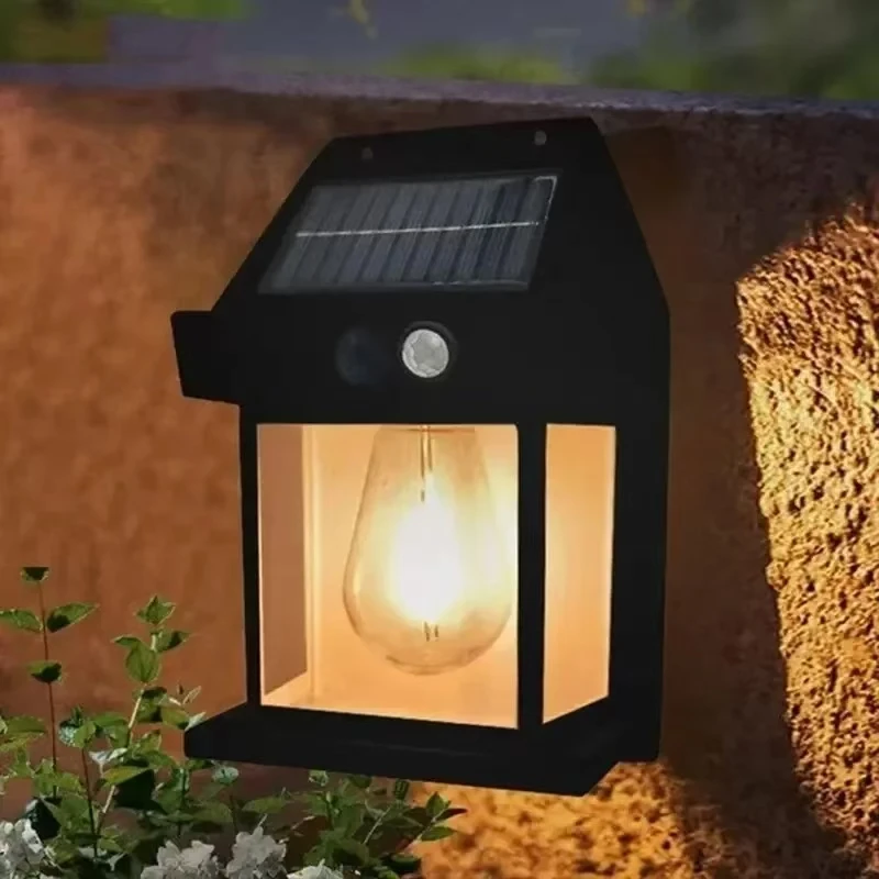 屋外ソーラータングステンウォールライト、モーションセンサー付 - Outdoor Lighting Traditional のレビューと価格