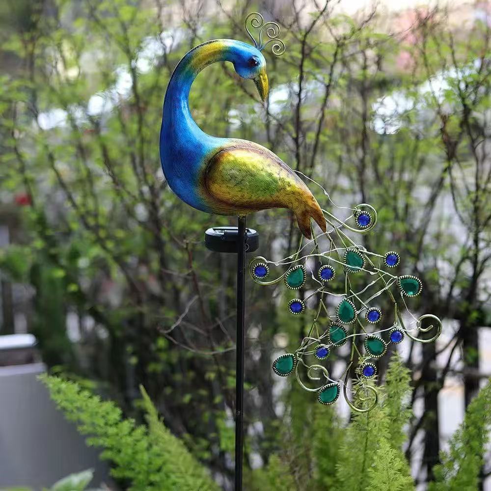 金属製の孔雀のソーラーライト、装飾的な屋外ガーデン照明、芝生 - Outdoor Lighting Traditional のレビューと価格
